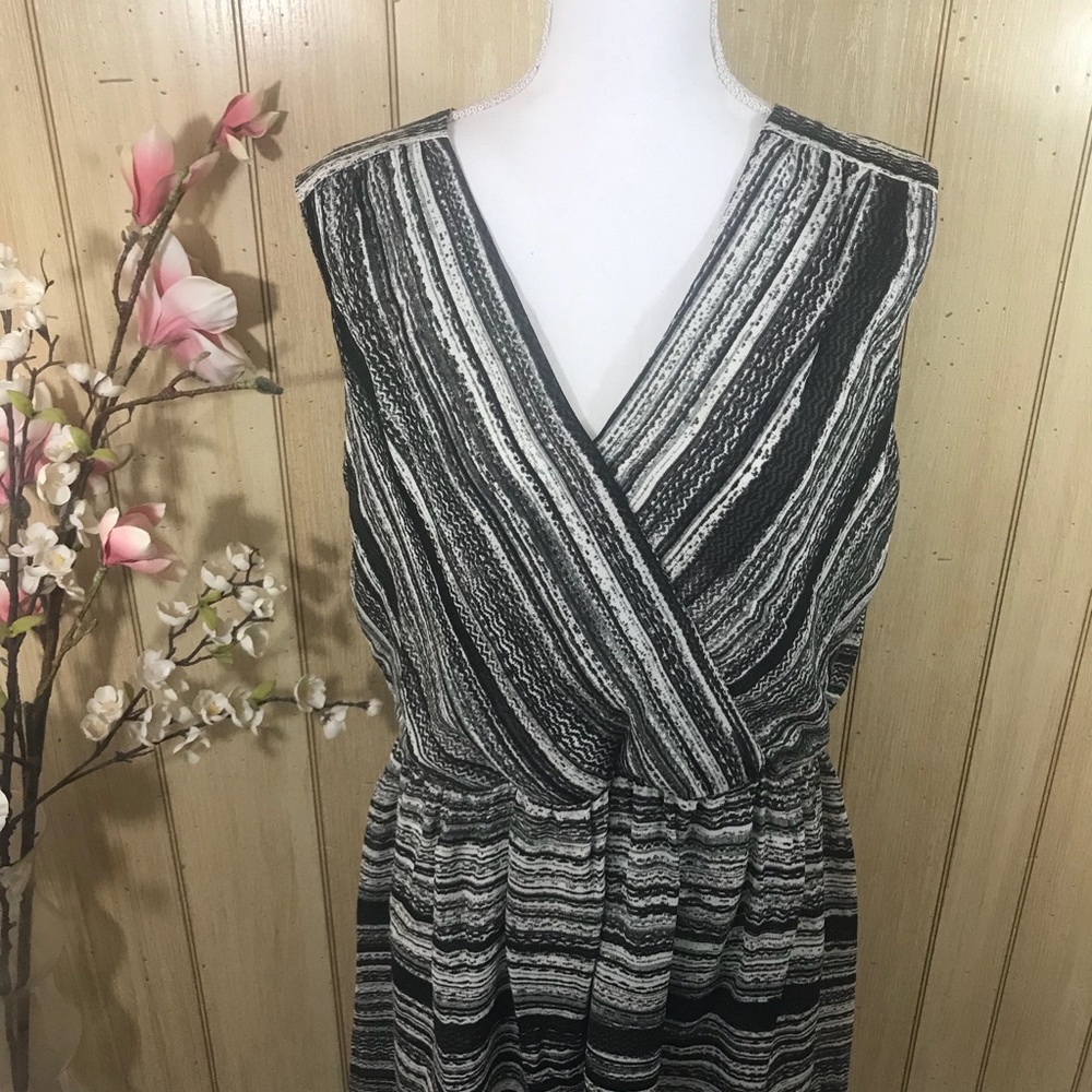 Apt. 9 Faux Wrap Maxi Dress Large Black White NWT - Picture 3 of 6
