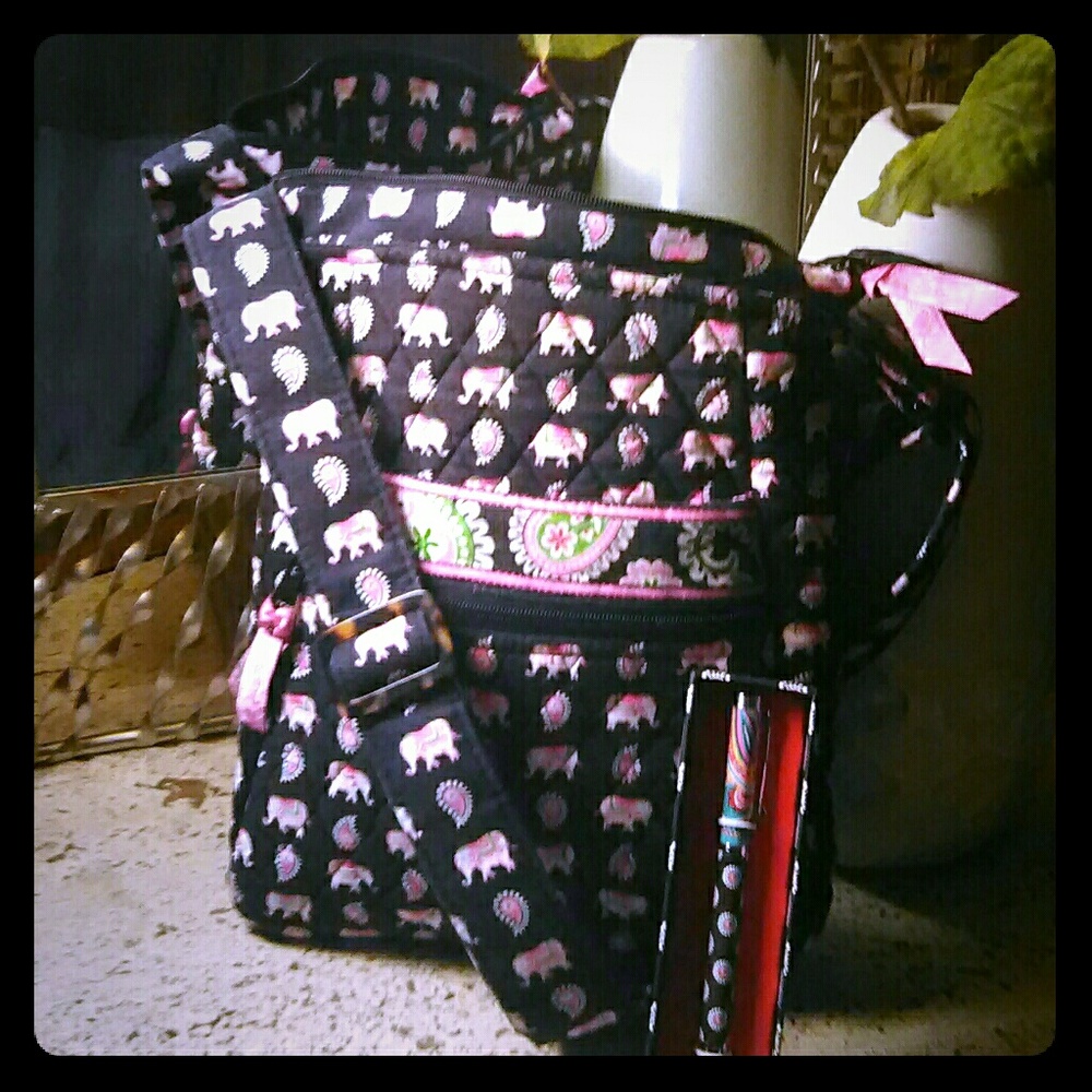 Vera Bradley
Pink Elephants Hipster Cross Body Bag