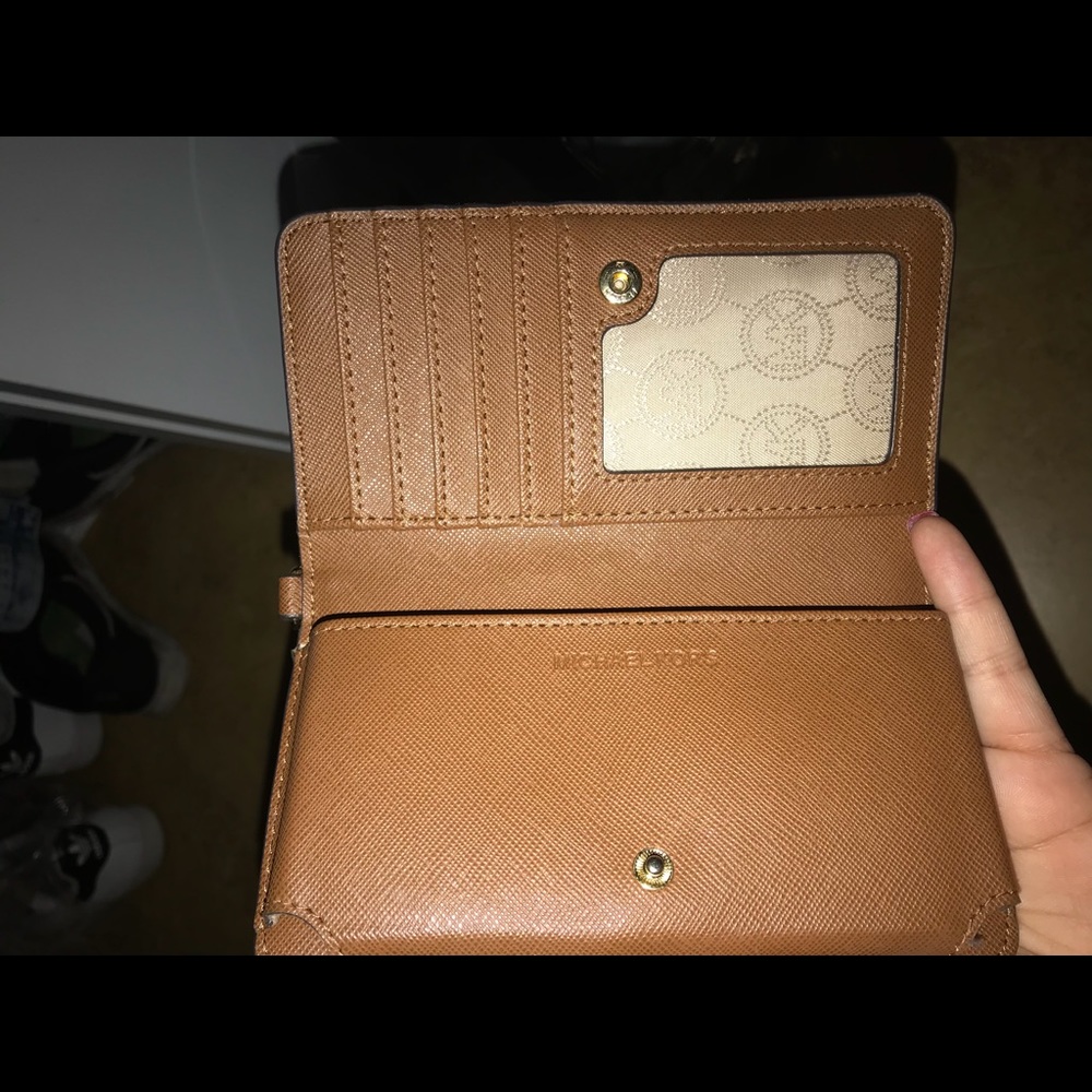 Michael kors wallet and wristlet