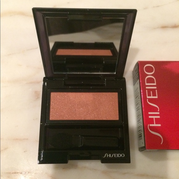 Shiseido Luminizing Satin Eyeshadow BR303 - Picture 4 of 5