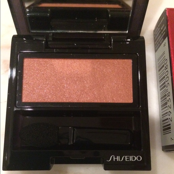 Shiseido Luminizing Satin Eyeshadow BR303 - Picture 5 of 5