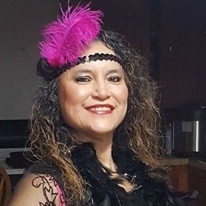 Meet your Posher, Linda hernandez