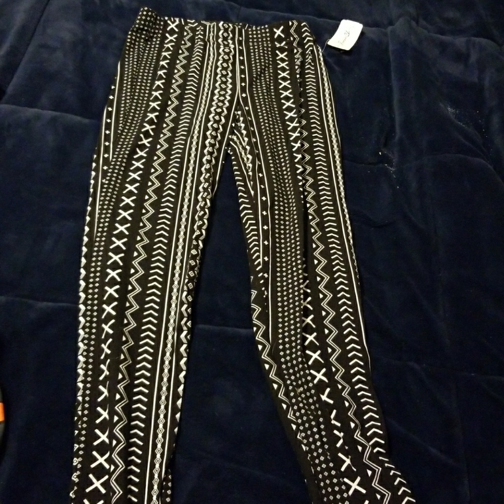 Black graphic leggings