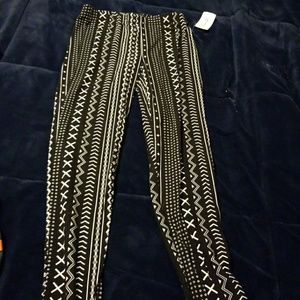 Black graphic leggings