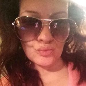 Meet your Posher, Janet