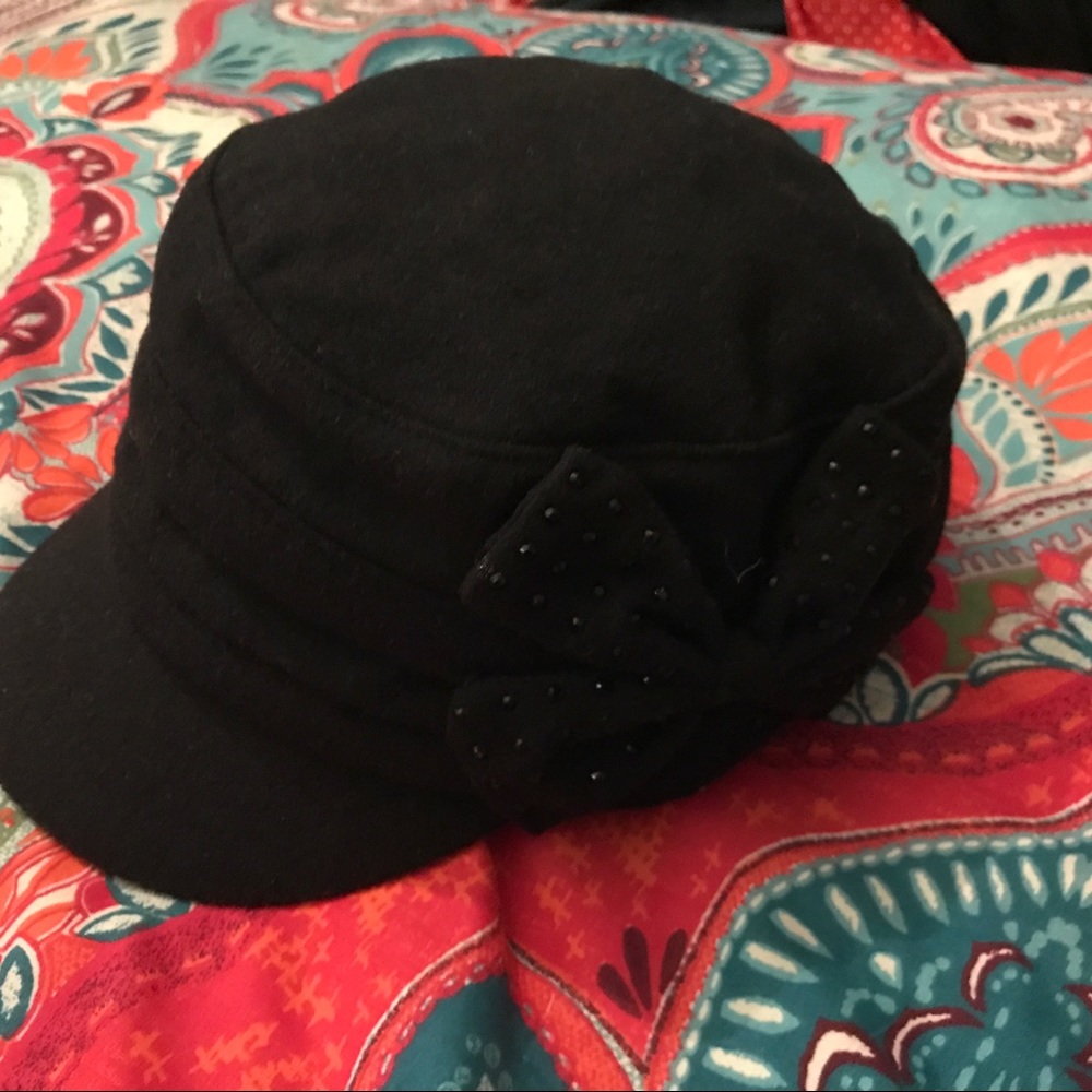 🧣🎩 Plaid black hat with bow on the side
