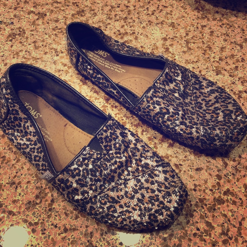 Tom’s sequin leopard print size 7 women