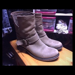 Steve Madden boots