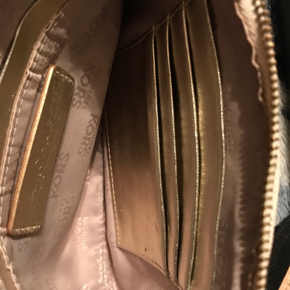 LIKE NEW LIGHTLY USED Michael Kors Jet Set Large Wristlet - Picture 8 of 8