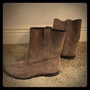 Vince Camuto Size 6.5 Suede Booties