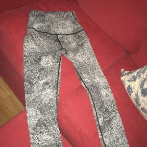 Lululemon Wunder under leggings