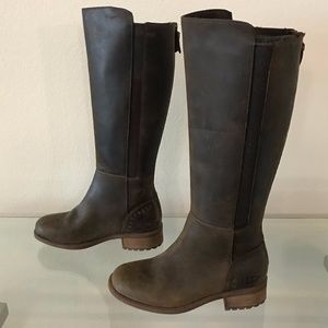 "NEW" UGG WOMANS VINSON LEATHER BOOT