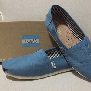 Blue toms