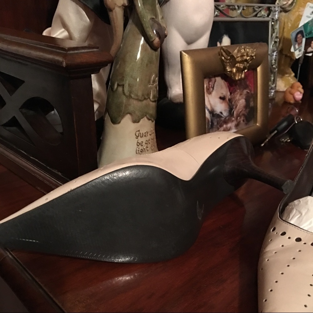 Beige pumps - Picture 3 of 3