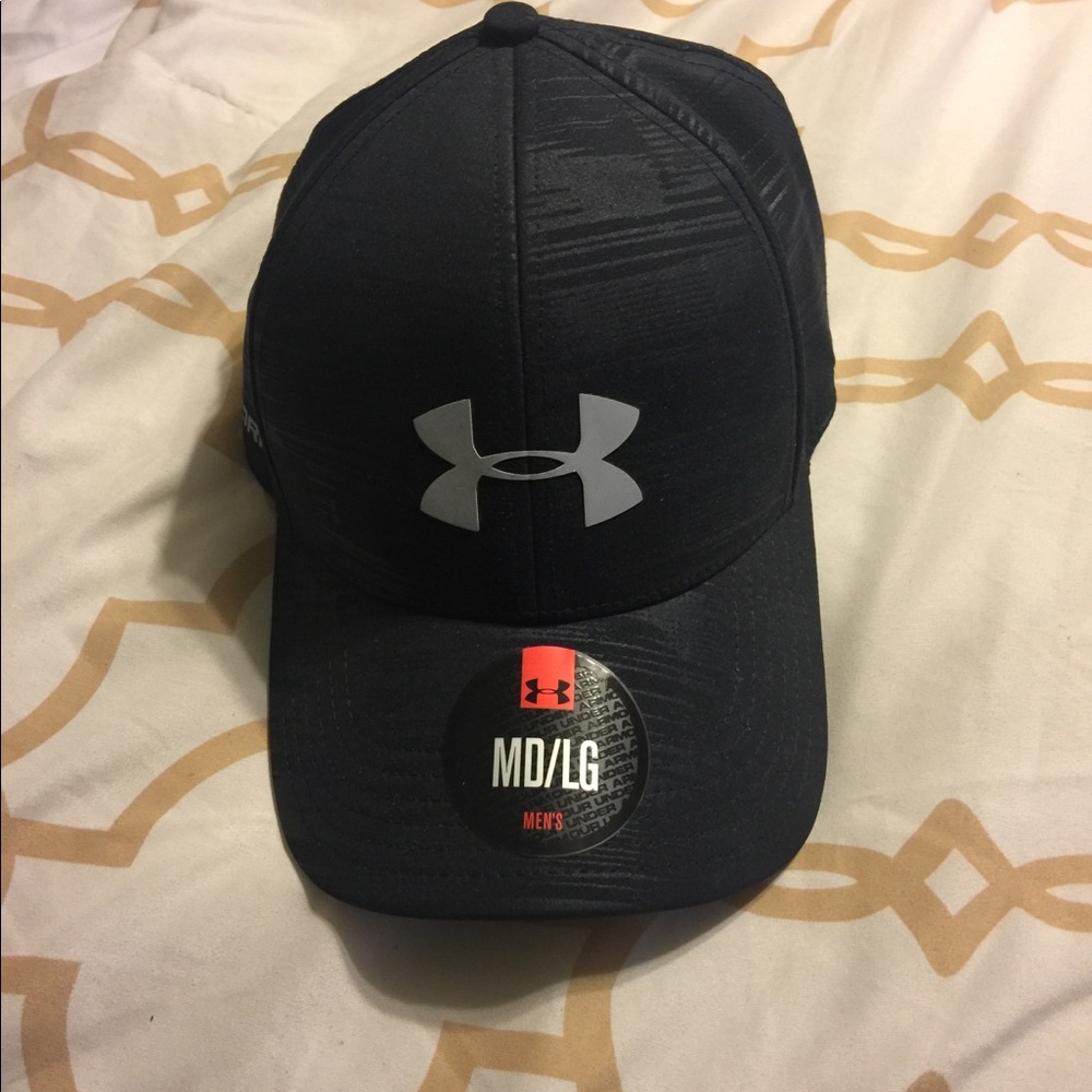 NWT men med/lg Under Armour black hat.
