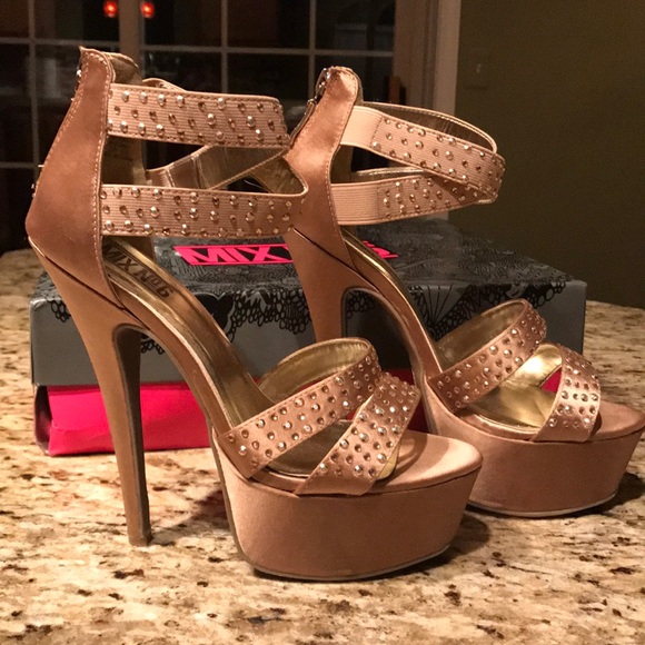 Blush embellished heel - Picture 1 of 3