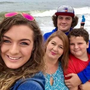 Meet your Posher, Lea