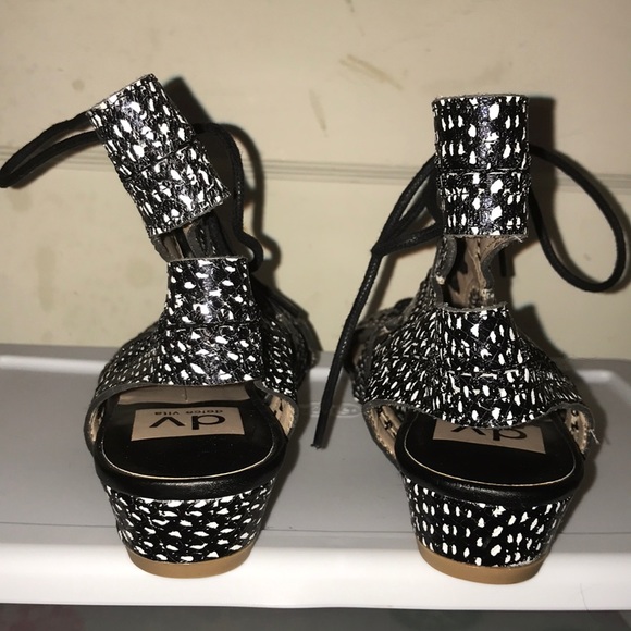 ♠️Dolce Vita sandals ♠️ - Picture 3 of 4