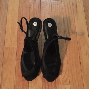 NWOT Black sandal heels