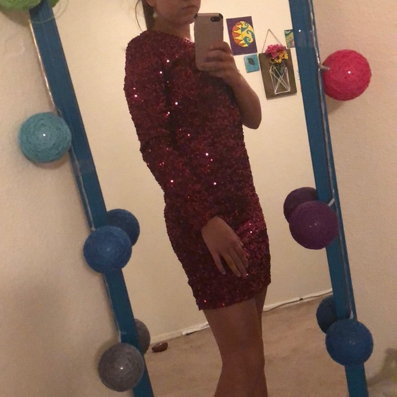 Perfect for Christmas and New Years parties! ❤️ - Picture 2 of 4