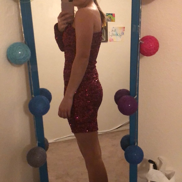 Perfect for Christmas and New Years parties! ❤️ - Picture 3 of 4