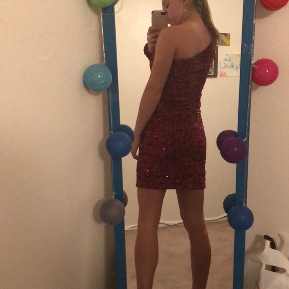 Perfect for Christmas and New Years parties! ❤️ - Picture 4 of 4