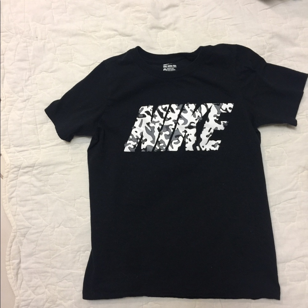 Black Nike tee shirt size medium.