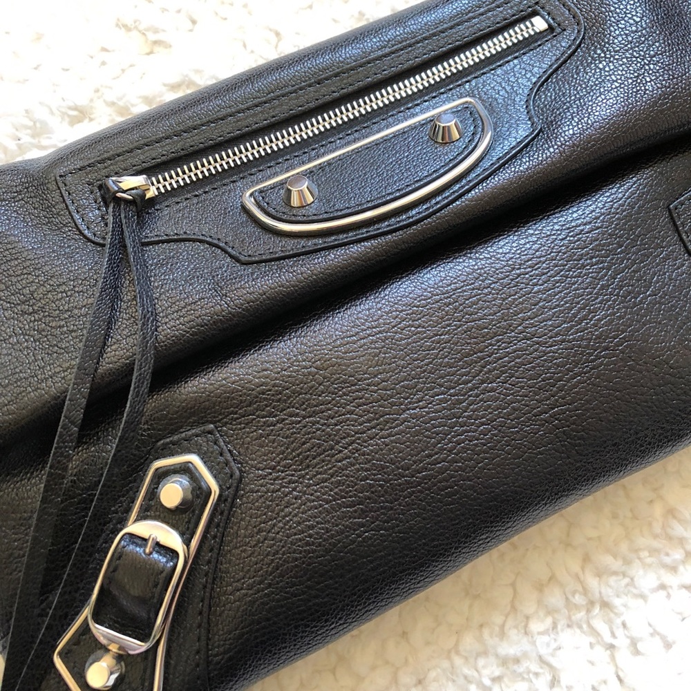🌟SOLD🌟Balenciaga Metallic Edge Clutch Black - Picture 2 of 8
