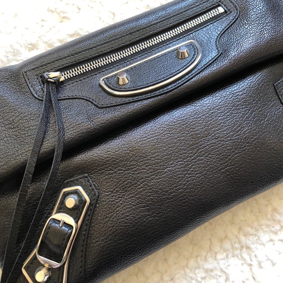 🌟SOLD🌟Balenciaga Metallic Edge Clutch Black - Picture 2 of 8