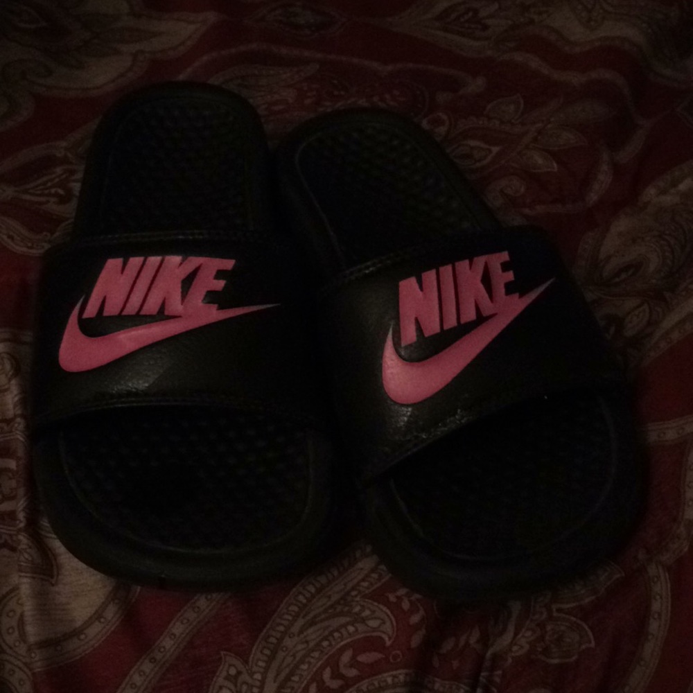 Nike slides
