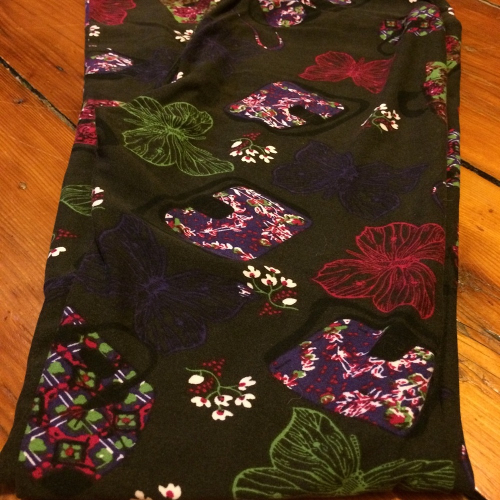 With bundle of 3 only, please. Lovely Lularoe OS. Butterflies / purses leggings!