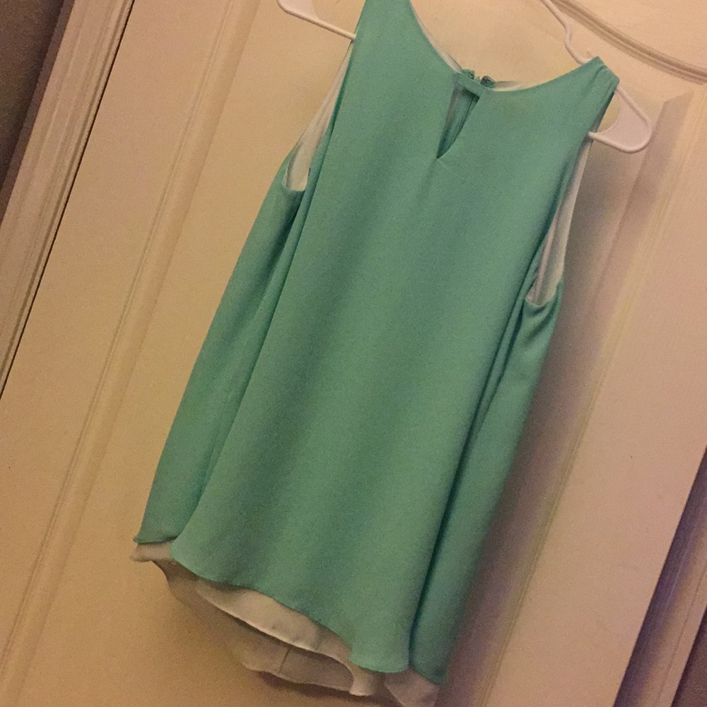 Cute Aqua top!