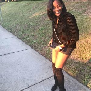 Meet your Posher, Tia