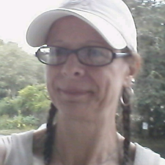 Meet your Posher, Lori - Picture 1 of 1