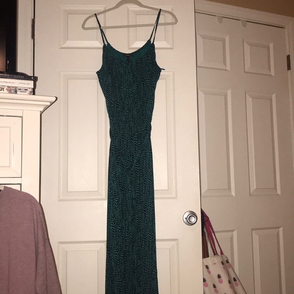 Beautiful green and black express maxi size medium