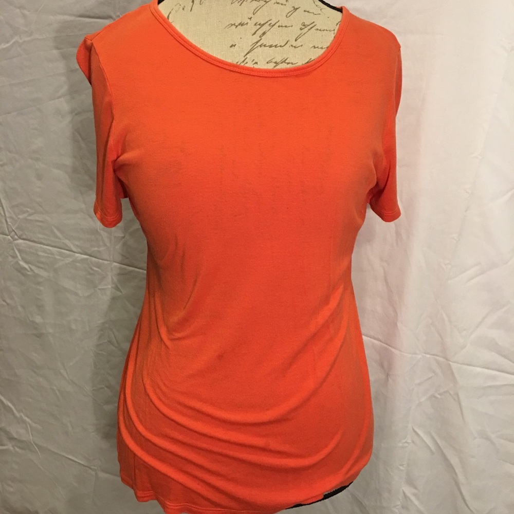 Gap, orange tee