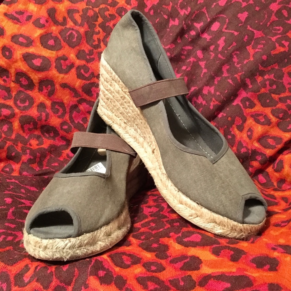 Brown Wedge Espadrilles Women’s 9