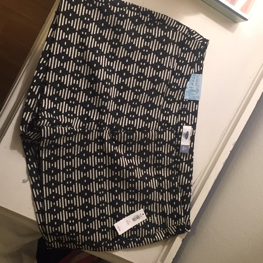 BRAND NEW Black and White Old Navy Shorts