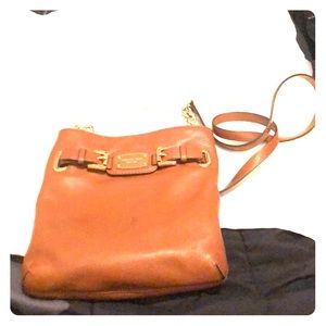 🚨Micheal Kors Tan satchel