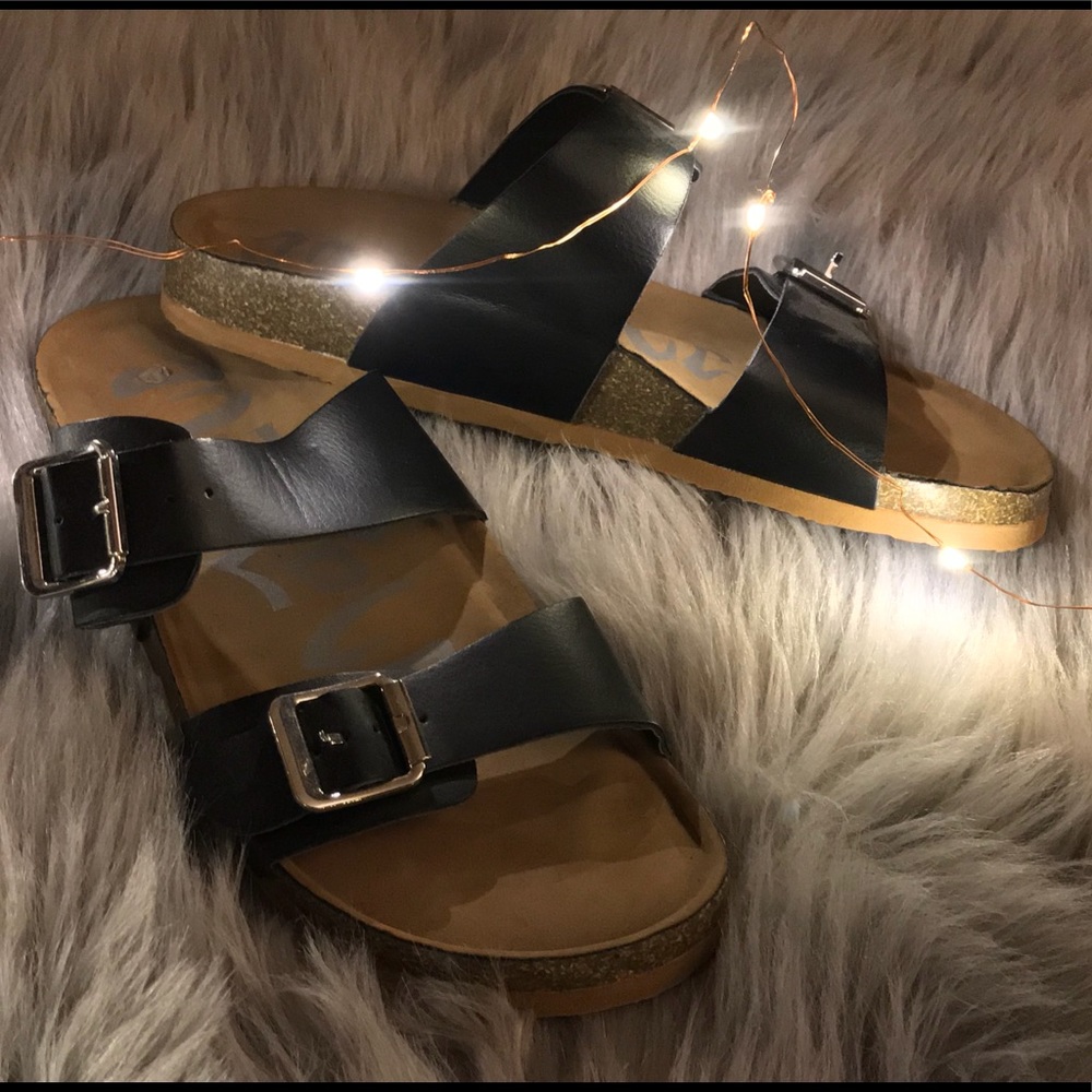 Footbed sandals 🌴
