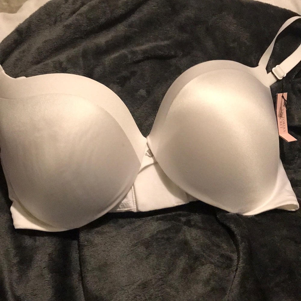 NWT VICTORIA SECRET BRA