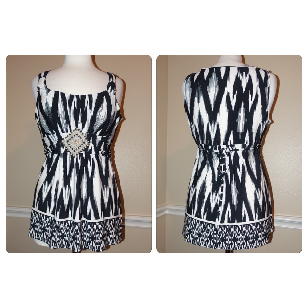 Black & White tunic top Size L 💕