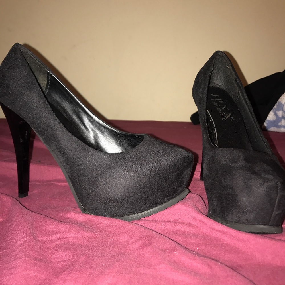 Black Platform Pumps