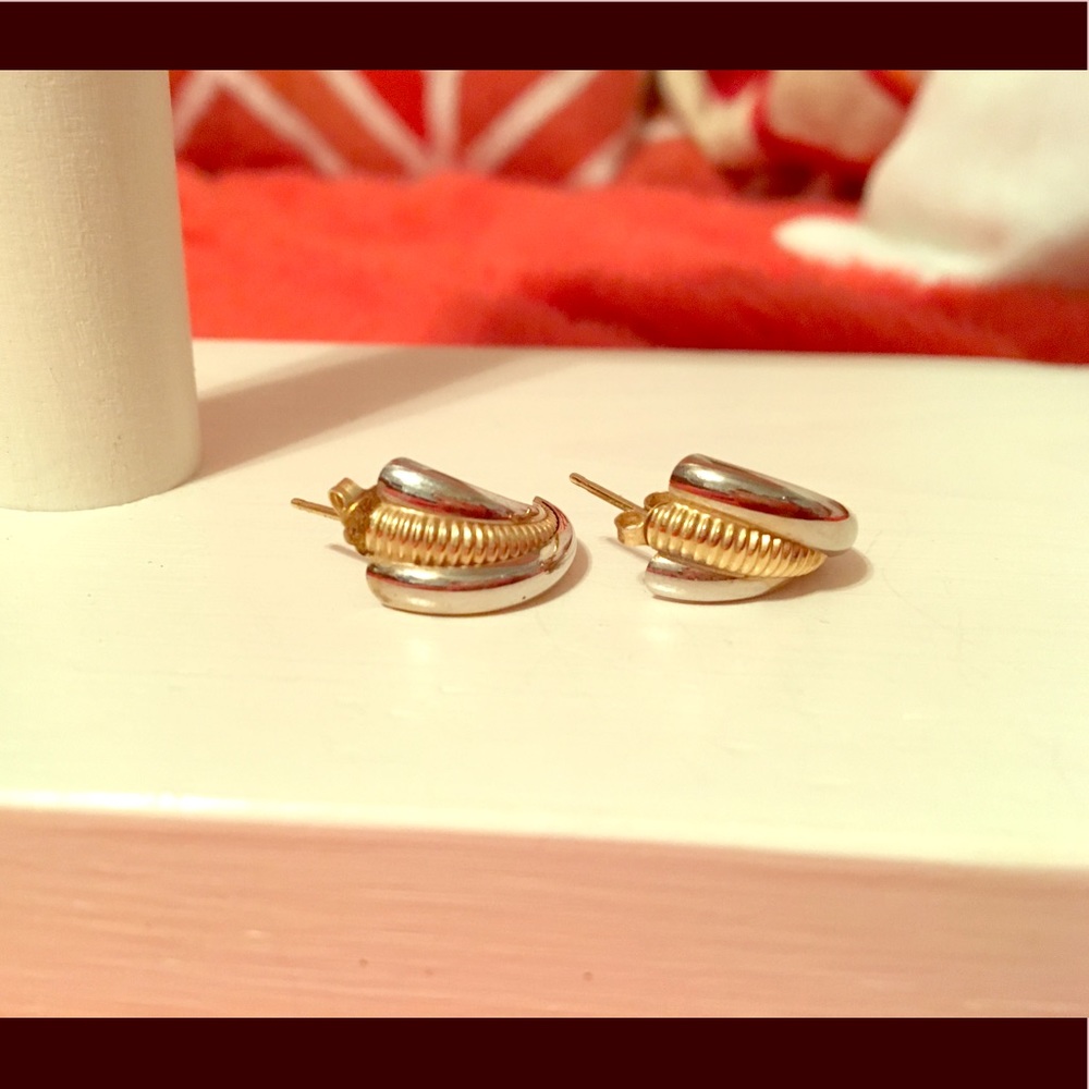 🌸SOLD🌸 White and yellow gold earrings. - Picture 3 of 5