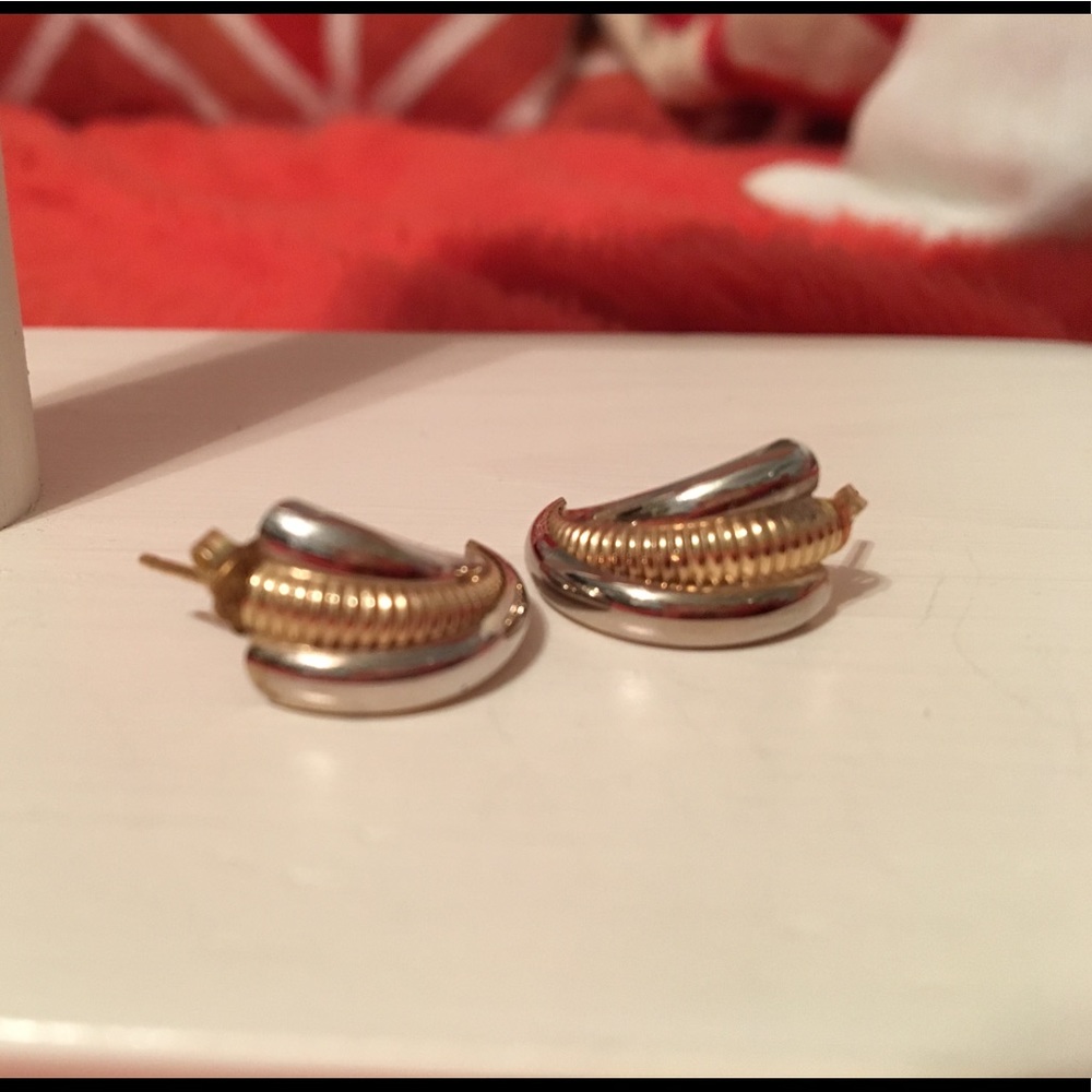 🌸SOLD🌸 White and yellow gold earrings. - Picture 2 of 5
