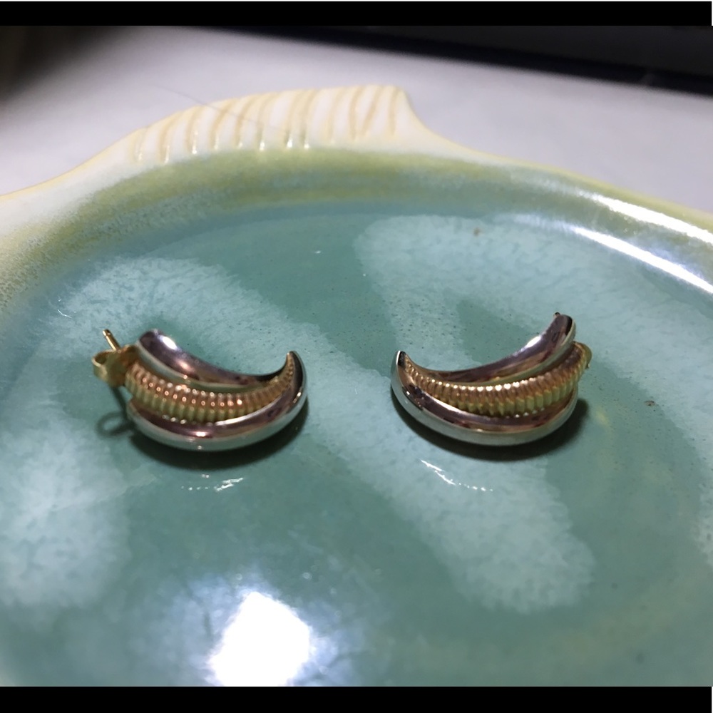 🌸SOLD🌸 White and yellow gold earrings.