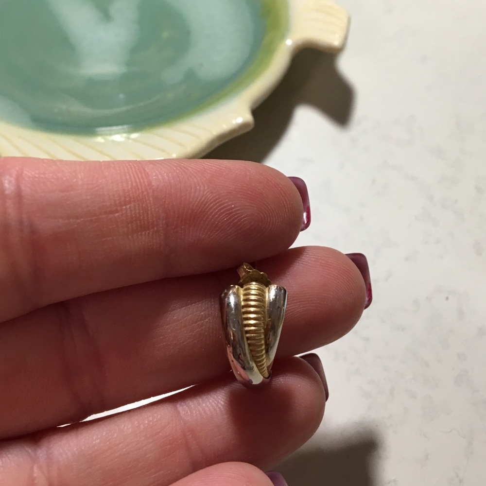 🌸SOLD🌸 White and yellow gold earrings. - Picture 4 of 5