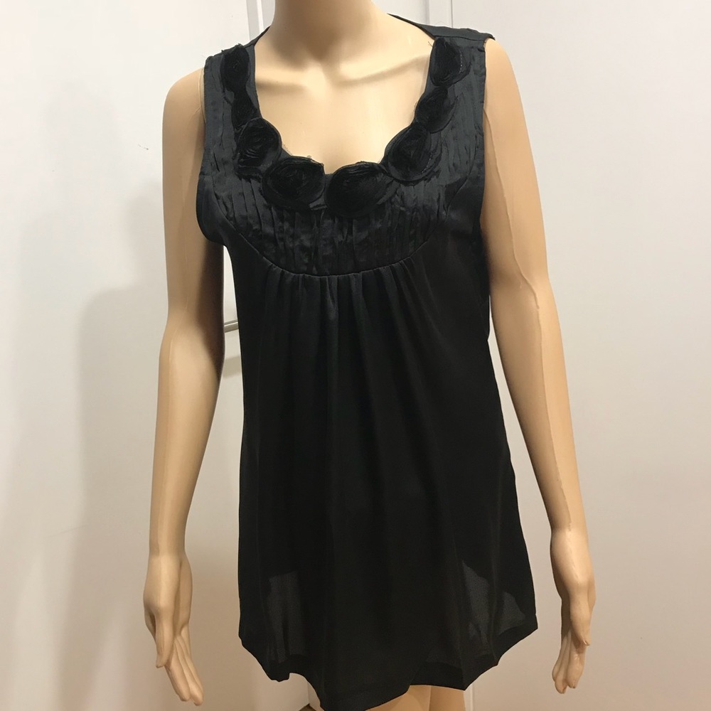 🎁 3/25 Black floral rosette tunic blouse