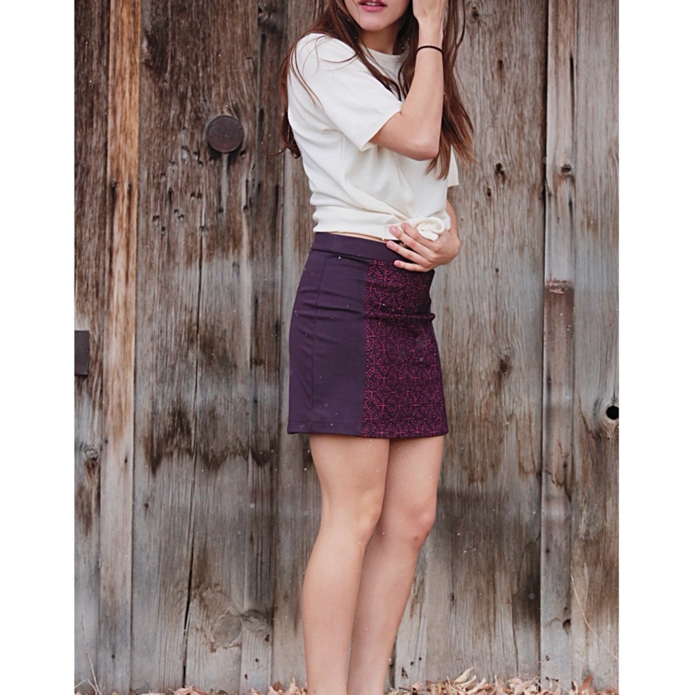 American Eagle Mini Skirt. Plum. Size 4.