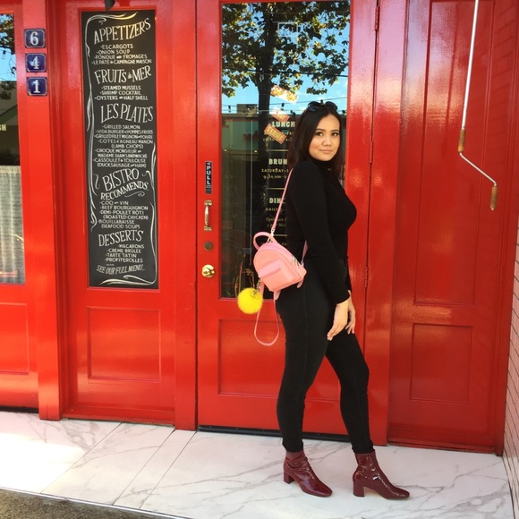 Meet your Posher, Christina - Picture 1 of 1